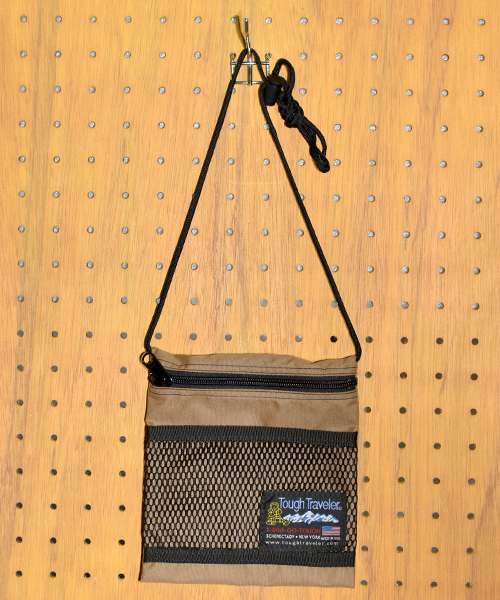 Tough Traveler（タフトラベラー）の「2018SS【Tough Traveler / タフトラベラー】Large Pouch with Mesh Pocket（ショルダーバッグ・レディース・バーガンディー/レッド/イエロー/ロイヤルブルー/シルバー/カーキブラウン/ブラック/オリーブ・FREE）」の3枚目の写真