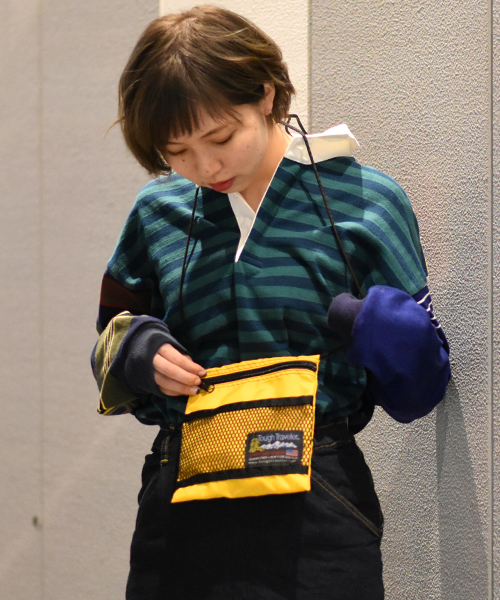Tough Traveler（タフトラベラー）の「2018SS【Tough Traveler / タフトラベラー】Large Pouch with Mesh Pocket（ショルダーバッグ・レディース・バーガンディー/レッド/イエロー/ロイヤルブルー/シルバー/カーキブラウン/ブラック/オリーブ・FREE）」の17枚目の写真