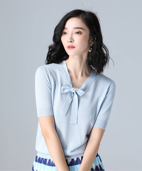 SAISON DE PAPILLON(セゾンドパピヨン)の「ラメ入りリボンボウタイ襟ブラウス(Tシャツ/カットソー)」|ライトブルー
