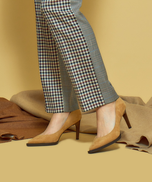 Abahouse Devinette(ドゥヴィネット)の「ワイドコバスエードパンプス(パンプス・レディース・ベージュ・38/36/37)」の3枚目の写真