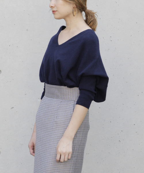 Liesse(リエス)の「ウールカシミヤ変形ビッグプルオーバーニット(ニット/セーター・レディース・パープル/オフホワイト/ベージュ系その他/ブルー系その他/ダークネイビー・FREE)」の1枚目の写真