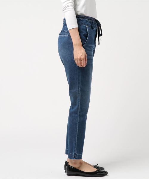 Moname（モナーム）の「ダブルウェスト テーパード パンツ（デニムパンツ・レディース・ライトブルー・S/M/XS）」の2枚目の写真