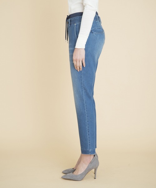 Moname（モナーム）の「ダブルウェスト テーパード パンツ（デニムパンツ・レディース・ライトブルー・S/M/XS）」の4枚目の写真