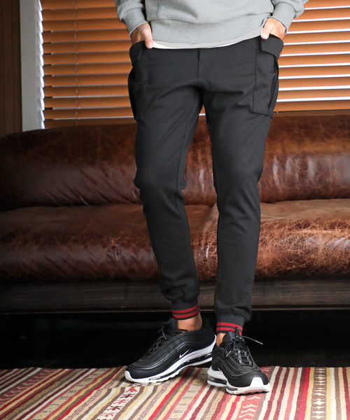 The DUFFER of ST.GEORGE(ザダファーオブセントジョージ)の「CARGO RIB PANTS:ハイパーストレッチチノ リブライン カーゴパンツ(カーゴパンツ)」|ブラック