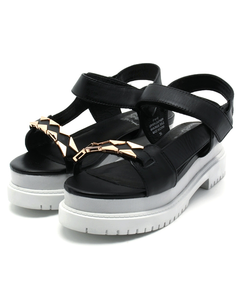 ROSE BUD（ローズバッド）の「(JEFFREY CAMPBELL FOR ROSE BUD)HA:F1416 FLAT CALF LTH SANDAL W/GOLD CHAIN（サンダル・レディース・ホワイト/ブラック・36/37/39/38）」の2枚目の写真