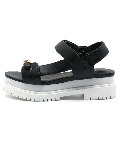 ROSE BUD（ローズバッド）の「(JEFFREY CAMPBELL FOR ROSE BUD)HA:F1416 FLAT CALF LTH SANDAL W/GOLD CHAIN（サンダル・レディース・ホワイト/ブラック・36/37/39/38）」の4枚目の写真