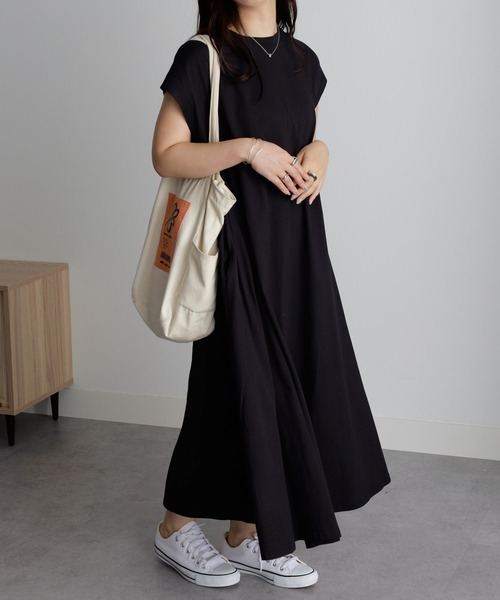 RANAN（ラナン）の「汗染み防止/接触冷感　ゆったりきれいめコットンＡラインボリュームＴシャツワンピース（ワンピース・レディース・ネイビー/モカ/ライトグレー/グリーン/ブルー/オレンジ系その他/ブラック/ピンク/チャコール・LL/M/L）」の2枚目の写真