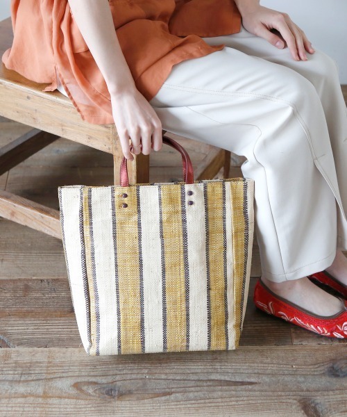 ACCOMMODE(アコモデ)の「マダガスカルラフィアトート(トートバッグ・レディース・ライトブルー/イエロー/オレンジ/キャメル・FREE)」の7枚目の写真