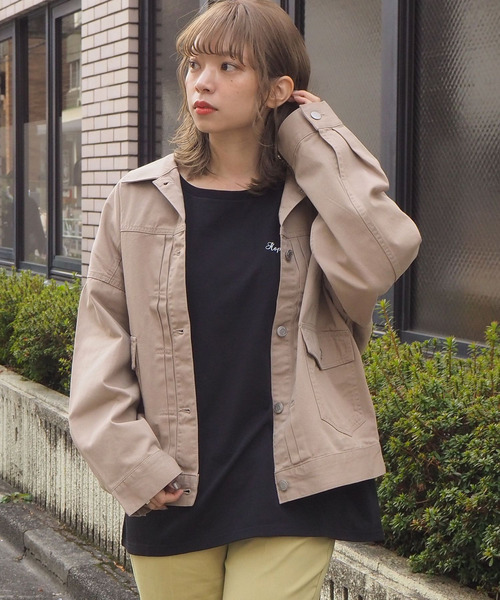 tiptop(ティップトップ)の「デザインタックビッグジャケット(ブルゾン・レディース・カーキ/ブルー/アイボリー/ベージュ/ネイビー・FREE)」の3枚目の写真