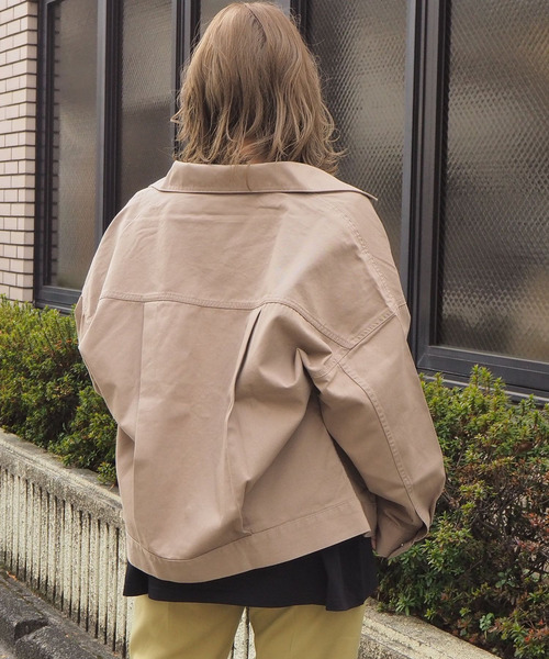 tiptop(ティップトップ)の「デザインタックビッグジャケット(ブルゾン・レディース・カーキ/ブルー/アイボリー/ベージュ/ネイビー・FREE)」の14枚目の写真