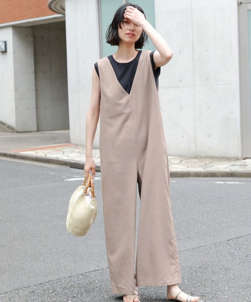 LAKOLE（ラコレ）の「バックコンシャスサロペット / LAKOLE（サロペット/オーバーオール・レディース・ブラック/アイボリー/サンドベージュ・SMALL/MEDIUM）」の3枚目の写真