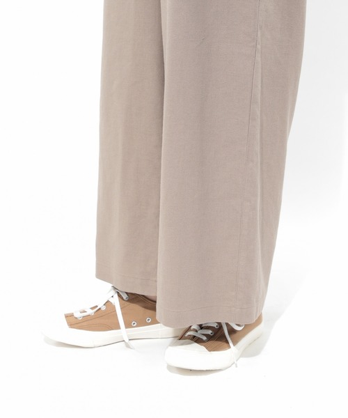 LAKOLE（ラコレ）の「バックコンシャスサロペット / LAKOLE（サロペット/オーバーオール・レディース・ブラック/アイボリー/サンドベージュ・SMALL/MEDIUM）」の7枚目の写真