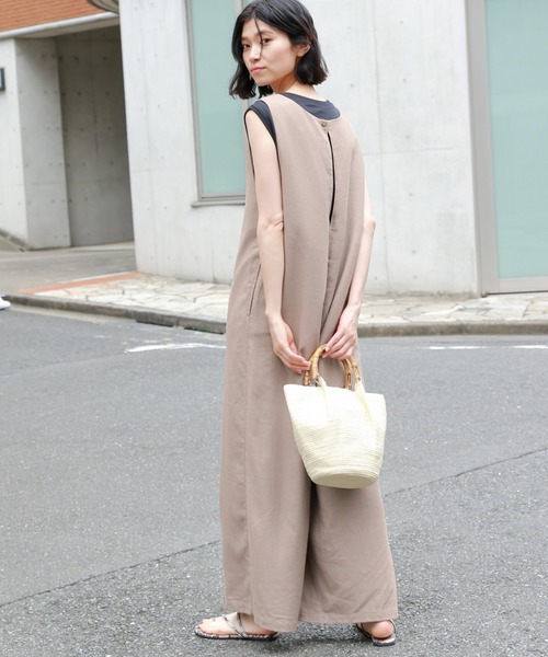 LAKOLE（ラコレ）の「バックコンシャスサロペット / LAKOLE（サロペット/オーバーオール・レディース・ブラック/アイボリー/サンドベージュ・SMALL/MEDIUM）」の15枚目の写真