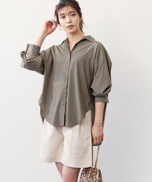 UR'S(ユアーズ)の「バックタックフレアシャツ(シャツ/ブラウス・レディース・カーキ/ライトベージュ/ホワイト・M/S/L)」の1枚目の写真