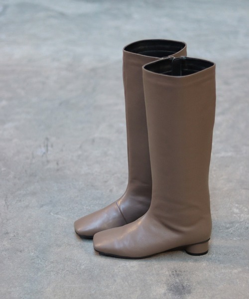 SESTO（セスト）の「スクエアトゥのローヒールロングブーツ（ブーツ・レディース・ブラック/ダークブラウン/グレイッシュベージュ・LL/3L/S/M/L/SS）」の5枚目の写真
