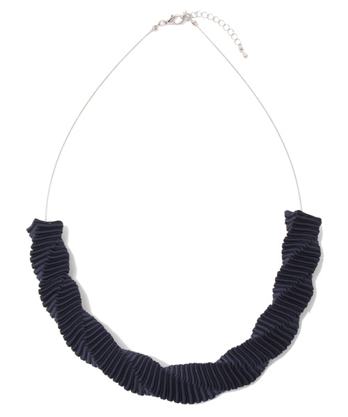 DISCOAT（ディスコート）の「【Discoat】立体プリーツネックレス（ネックレス・レディース・ブラック/ネイビー・ﾌﾘ-）」の2枚目の写真
