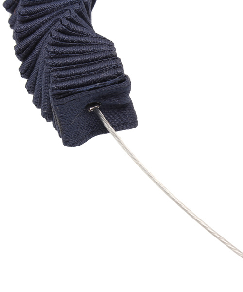 DISCOAT（ディスコート）の「【Discoat】立体プリーツネックレス（ネックレス・レディース・ブラック/ネイビー・ﾌﾘ-）」の4枚目の写真