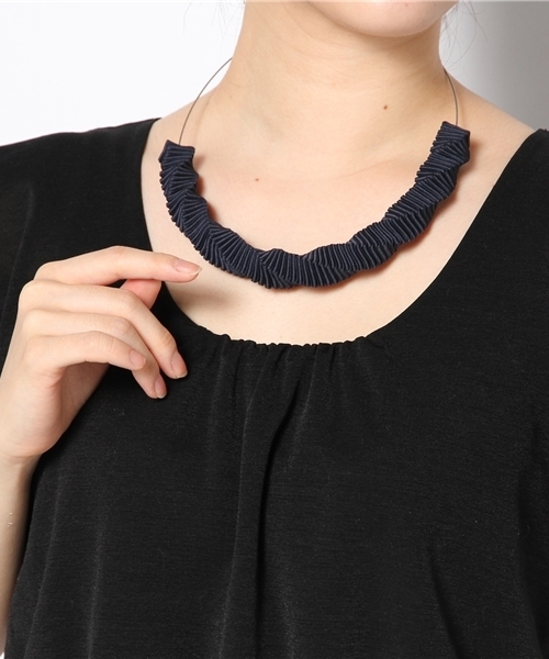 DISCOAT（ディスコート）の「【Discoat】立体プリーツネックレス（ネックレス・レディース・ブラック/ネイビー・ﾌﾘ-）」の6枚目の写真