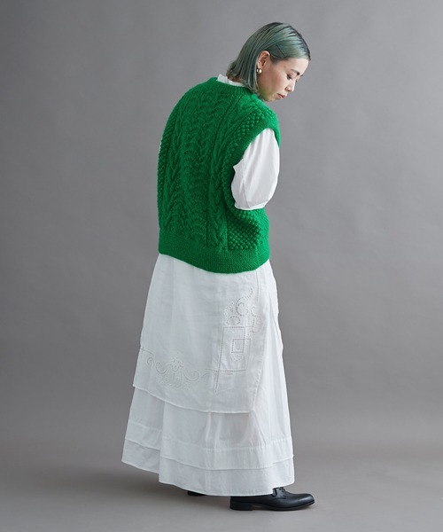 cardo fabrica（カルドファブリカ）の「ケーブル×透かし編みハンドニットベスト（ベスト・レディース・グリーン・FREE）」の3枚目の写真