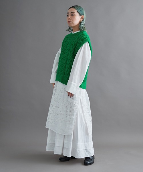 cardo fabrica（カルドファブリカ）の「ケーブル×透かし編みハンドニットベスト（ベスト・レディース・グリーン・FREE）」の4枚目の写真