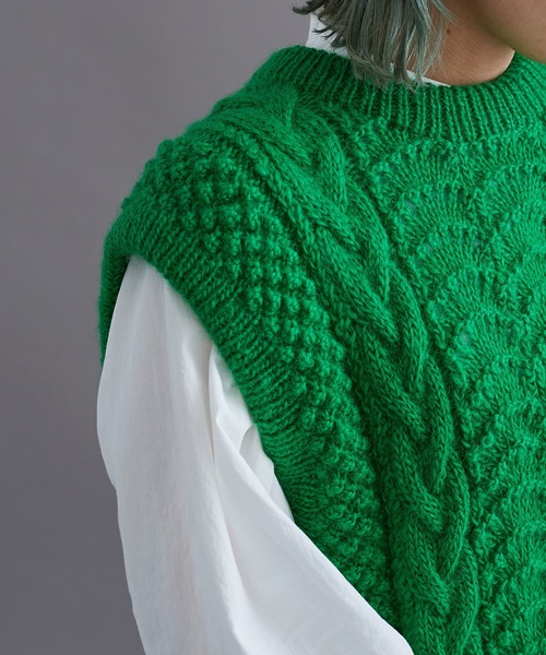 cardo fabrica（カルドファブリカ）の「ケーブル×透かし編みハンドニットベスト（ベスト・レディース・グリーン・FREE）」の5枚目の写真