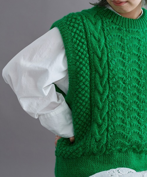 cardo fabrica（カルドファブリカ）の「ケーブル×透かし編みハンドニットベスト（ベスト・レディース・グリーン・FREE）」の6枚目の写真