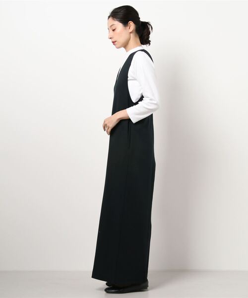 ROPE'（ロペ）の「【洗える】タイトダンボールVネックオールインワン（サロペット/オーバーオール・レディース・ベージュ/ブラック・38）」の4枚目の写真