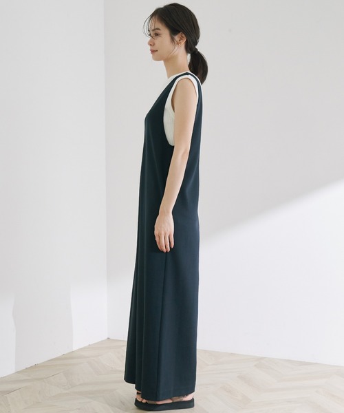 ROPE'（ロペ）の「【洗える】タイトダンボールVネックオールインワン（サロペット/オーバーオール・レディース・ベージュ/ブラック・38）」の8枚目の写真