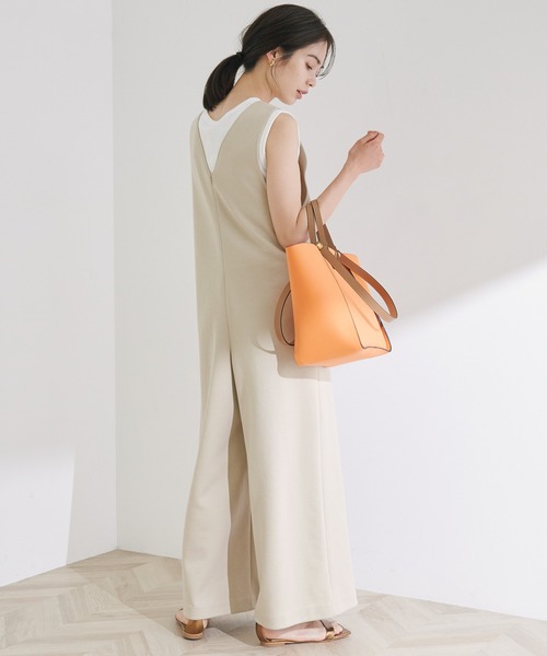ROPE'（ロペ）の「【洗える】タイトダンボールVネックオールインワン（サロペット/オーバーオール・レディース・ベージュ/ブラック・38）」の7枚目の写真