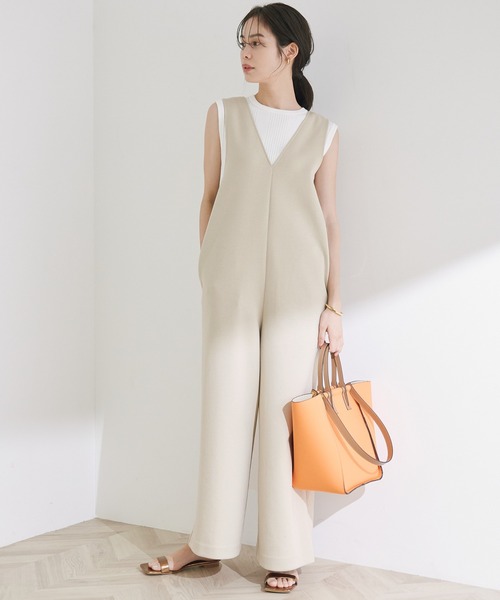 ROPE'（ロペ）の「【洗える】タイトダンボールVネックオールインワン（サロペット/オーバーオール・レディース・ベージュ/ブラック・38）」の6枚目の写真