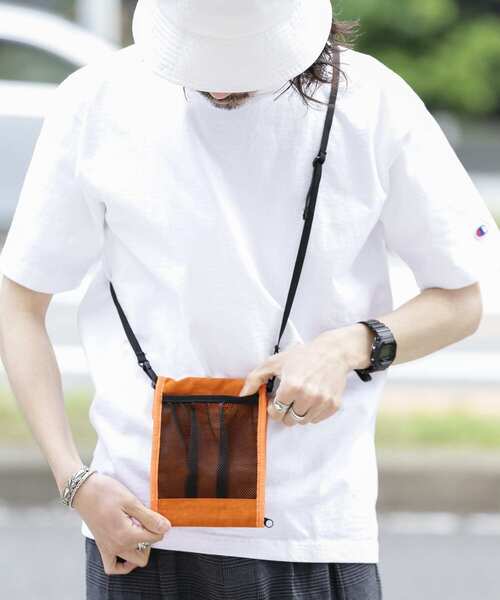 URBAN RESEARCH Sonny Label（アーバンリサーチサニーレーベル）の「マルチショルダーバッグ（ショルダーバッグ・メンズ・ブラック/ベージュ/パープル/オレンジ・ONE）」の4枚目の写真