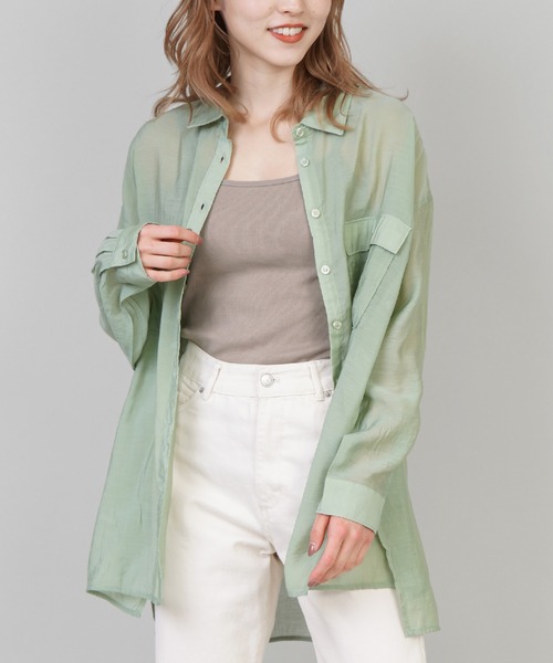 SPINNS（スピンズ）の「【ゆったりシルエット】シアー オーバーサイズシャツ（シャツ/ブラウス・レディース・ライトグレー/ベージュ/ライトグリーン/アイボリー・ONESIZE）」の4枚目の写真