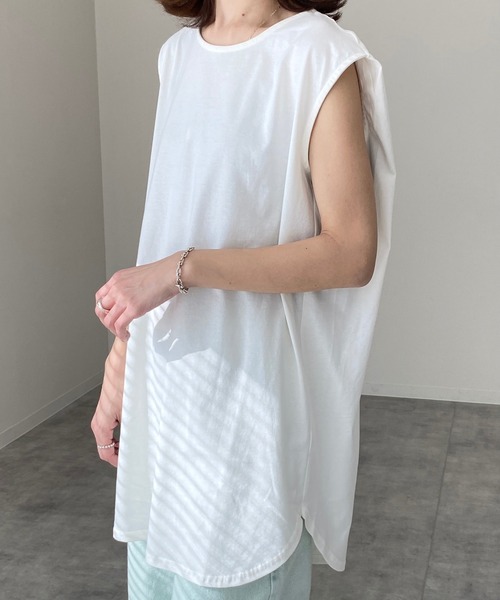 She's Closet(シーズクローゼット)の「ラウンドヘムサイドスリットフレンチスリーブtシャツ(Tシャツ/カットソー・レディース・ホワイト/ブラック/モカ/グレイッシュベージュ/チャコール・FREE)」の1枚目の写真