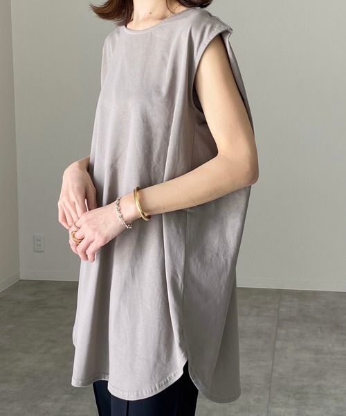 She's Closet(シーズクローゼット)の「ラウンドヘムサイドスリットフレンチスリーブtシャツ(Tシャツ/カットソー・レディース・ホワイト/ブラック/モカ/グレイッシュベージュ/チャコール・FREE)」の5枚目の写真