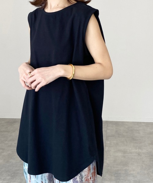 She's Closet(シーズクローゼット)の「ラウンドヘムサイドスリットフレンチスリーブtシャツ(Tシャツ/カットソー・レディース・ホワイト/ブラック/モカ/グレイッシュベージュ/チャコール・FREE)」の2枚目の写真