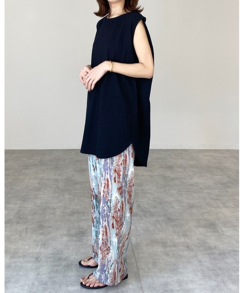 She's Closet(シーズクローゼット)の「ラウンドヘムサイドスリットフレンチスリーブtシャツ(Tシャツ/カットソー・レディース・ホワイト/ブラック/モカ/グレイッシュベージュ/チャコール・FREE)」の6枚目の写真