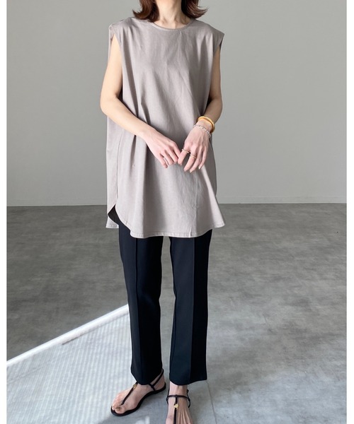She's Closet(シーズクローゼット)の「ラウンドヘムサイドスリットフレンチスリーブtシャツ(Tシャツ/カットソー・レディース・ホワイト/ブラック/モカ/グレイッシュベージュ/チャコール・FREE)」の7枚目の写真