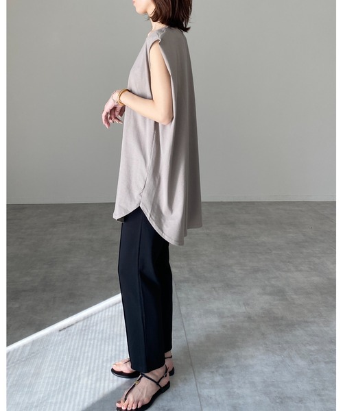 She's Closet(シーズクローゼット)の「ラウンドヘムサイドスリットフレンチスリーブtシャツ(Tシャツ/カットソー・レディース・ホワイト/ブラック/モカ/グレイッシュベージュ/チャコール・FREE)」の13枚目の写真