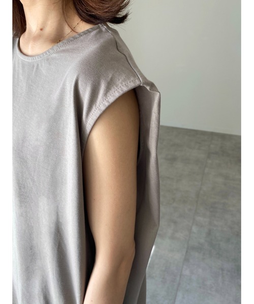 She's Closet(シーズクローゼット)の「ラウンドヘムサイドスリットフレンチスリーブtシャツ(Tシャツ/カットソー・レディース・ホワイト/ブラック/モカ/グレイッシュベージュ/チャコール・FREE)」の14枚目の写真