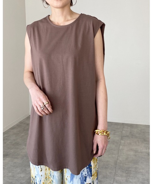 She's Closet(シーズクローゼット)の「ラウンドヘムサイドスリットフレンチスリーブtシャツ(Tシャツ/カットソー・レディース・ホワイト/ブラック/モカ/グレイッシュベージュ/チャコール・FREE)」の16枚目の写真