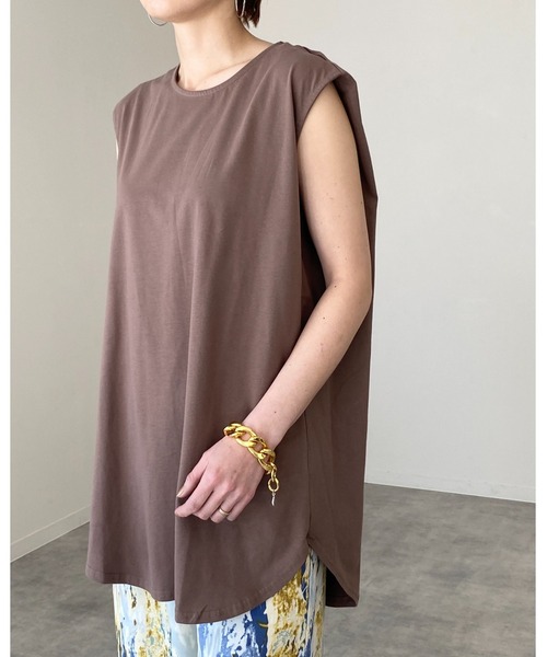 She's Closet(シーズクローゼット)の「ラウンドヘムサイドスリットフレンチスリーブtシャツ(Tシャツ/カットソー・レディース・ホワイト/ブラック/モカ/グレイッシュベージュ/チャコール・FREE)」の17枚目の写真