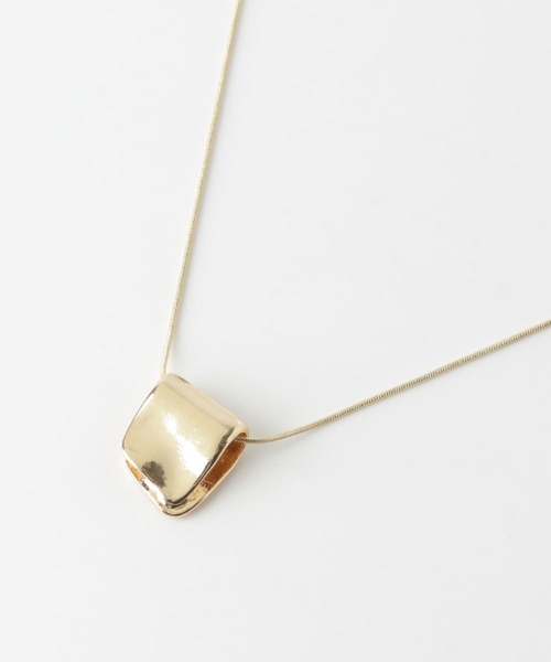 SMELLY（スメリー）の「メタルプレートロングネックレス（ネックレス・レディース・ゴールド・-）」の3枚目の写真
