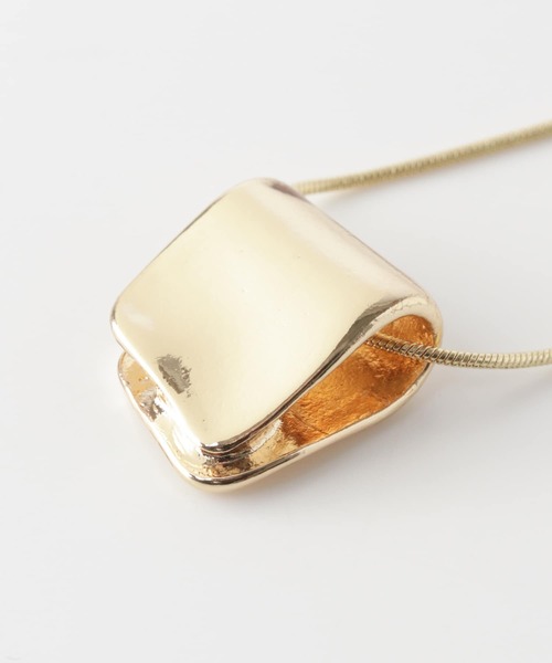 SMELLY（スメリー）の「メタルプレートロングネックレス（ネックレス・レディース・ゴールド・-）」の4枚目の写真