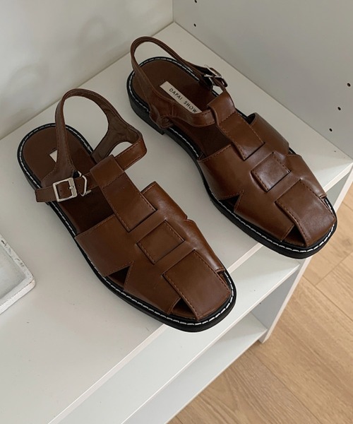 SMILE ORCHID（スマイルオーキッド）の「フェイクレザー編み込みグルカサンダル（サンダル・レディース・アイボリー/ブラック/ブラウン・38/37/39）」の3枚目の写真