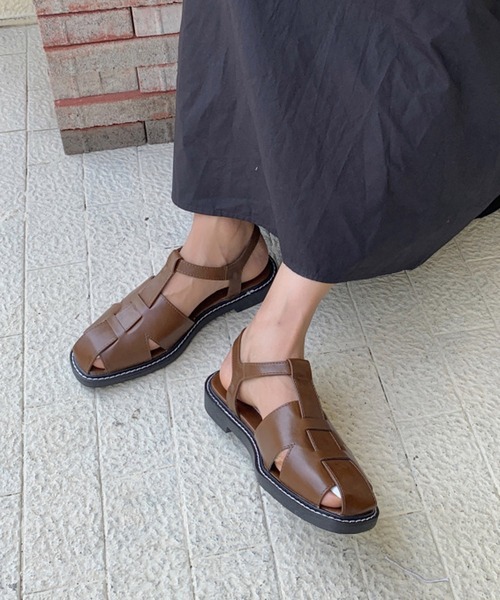 SMILE ORCHID（スマイルオーキッド）の「フェイクレザー編み込みグルカサンダル（サンダル・レディース・アイボリー/ブラック/ブラウン・38/37/39）」の4枚目の写真