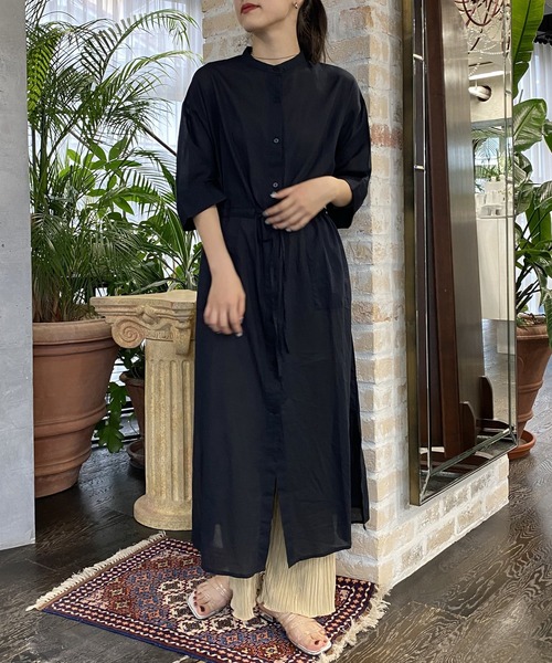 AS KNOW AS PINKY（アズノゥアズピンキー）の「絞ってはらりとシャツワンピース（シャツワンピース・レディース・ホワイト/ブラック/ベージュ・FREE）」の2枚目の写真