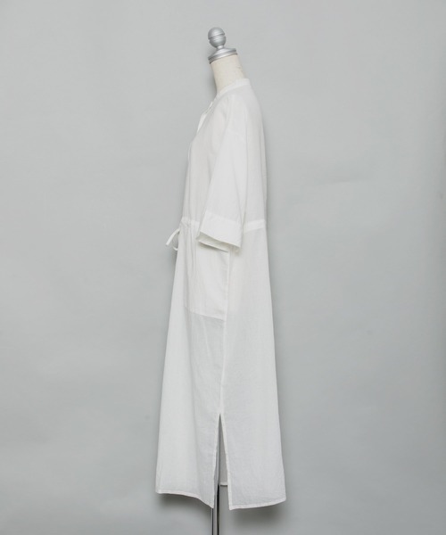 AS KNOW AS PINKY（アズノゥアズピンキー）の「絞ってはらりとシャツワンピース（シャツワンピース・レディース・ホワイト/ブラック/ベージュ・FREE）」の10枚目の写真