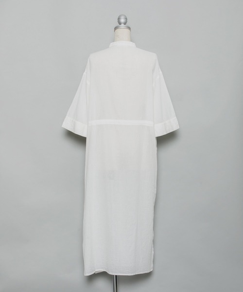 AS KNOW AS PINKY（アズノゥアズピンキー）の「絞ってはらりとシャツワンピース（シャツワンピース・レディース・ホワイト/ブラック/ベージュ・FREE）」の6枚目の写真