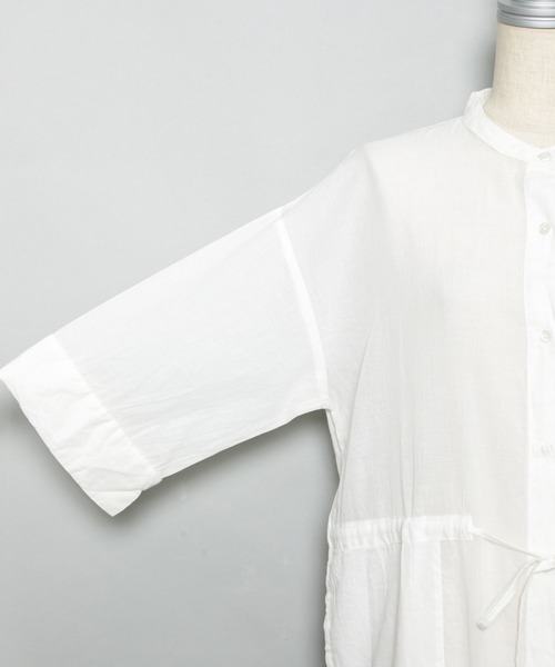 AS KNOW AS PINKY（アズノゥアズピンキー）の「絞ってはらりとシャツワンピース（シャツワンピース・レディース・ホワイト/ブラック/ベージュ・FREE）」の4枚目の写真