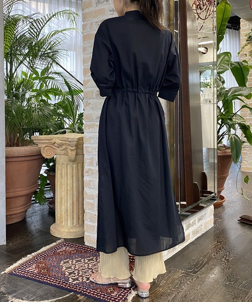 AS KNOW AS PINKY（アズノゥアズピンキー）の「絞ってはらりとシャツワンピース（シャツワンピース・レディース・ホワイト/ブラック/ベージュ・FREE）」の21枚目の写真